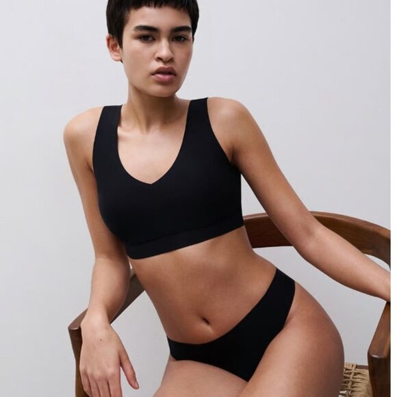 NWT Chantelle SoftStretch Padded V-Neck Bra – Black XL MSRP: $62 | Style #: C16A - Picture 1 of 11